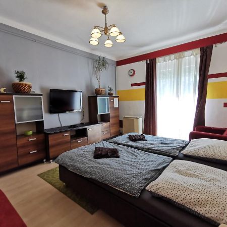 Smart Business Apartman Мисколк Екстериор снимка