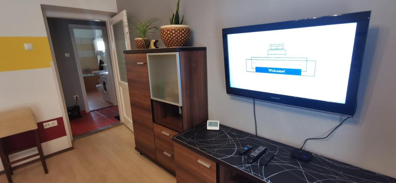 Smart Business Apartman Мисколк Екстериор снимка