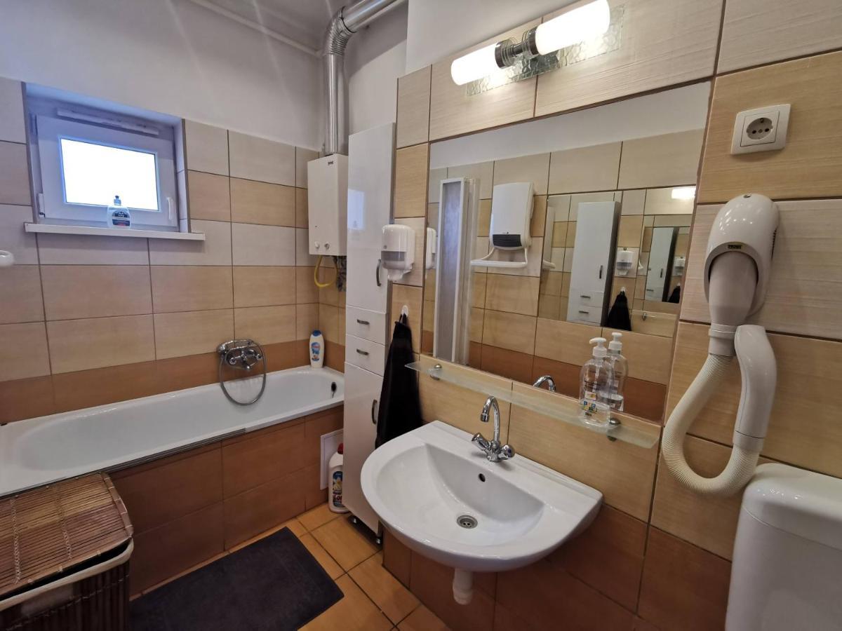 Smart Business Apartman Мисколк Екстериор снимка
