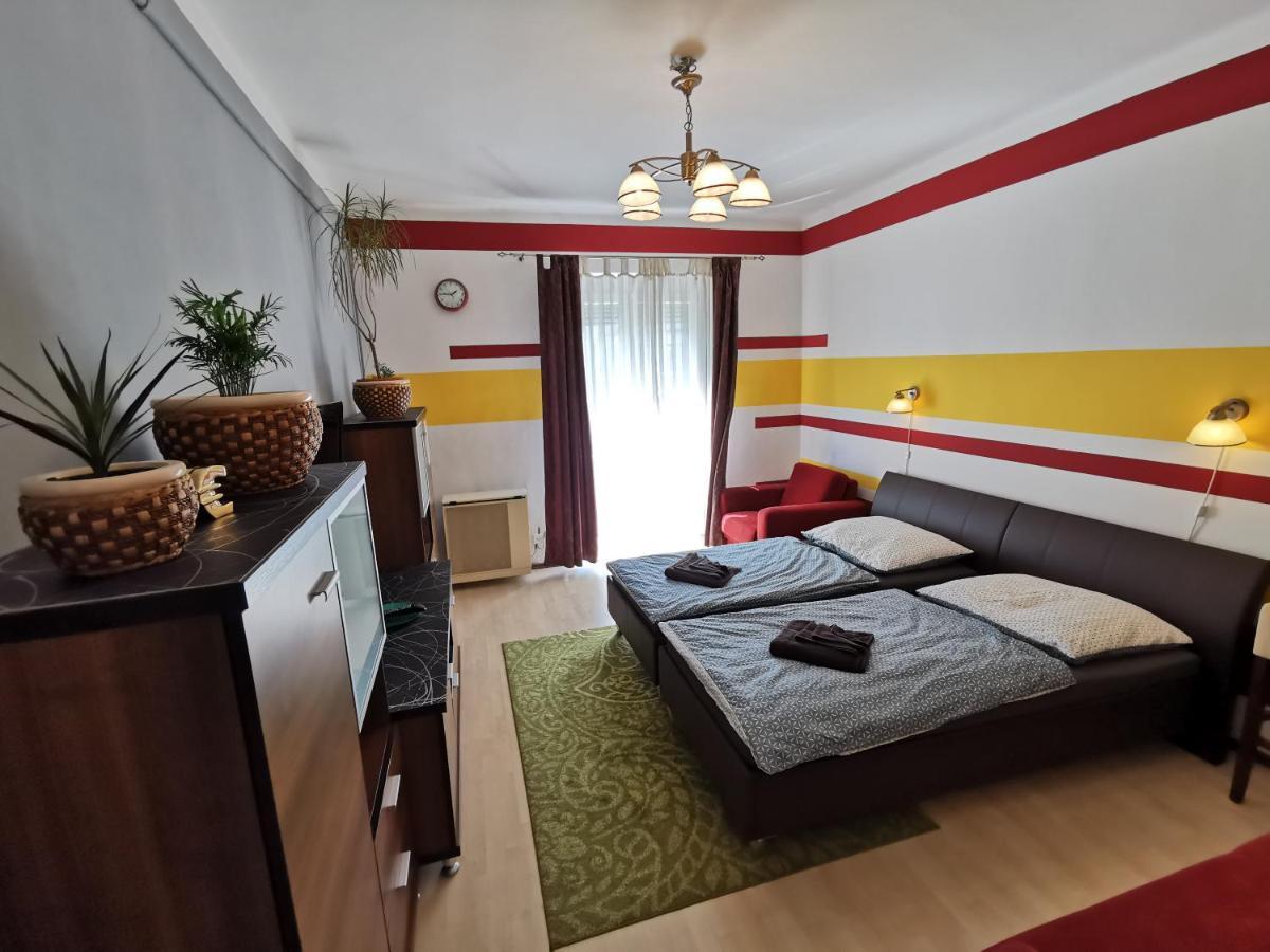 Smart Business Apartman Мисколк Екстериор снимка