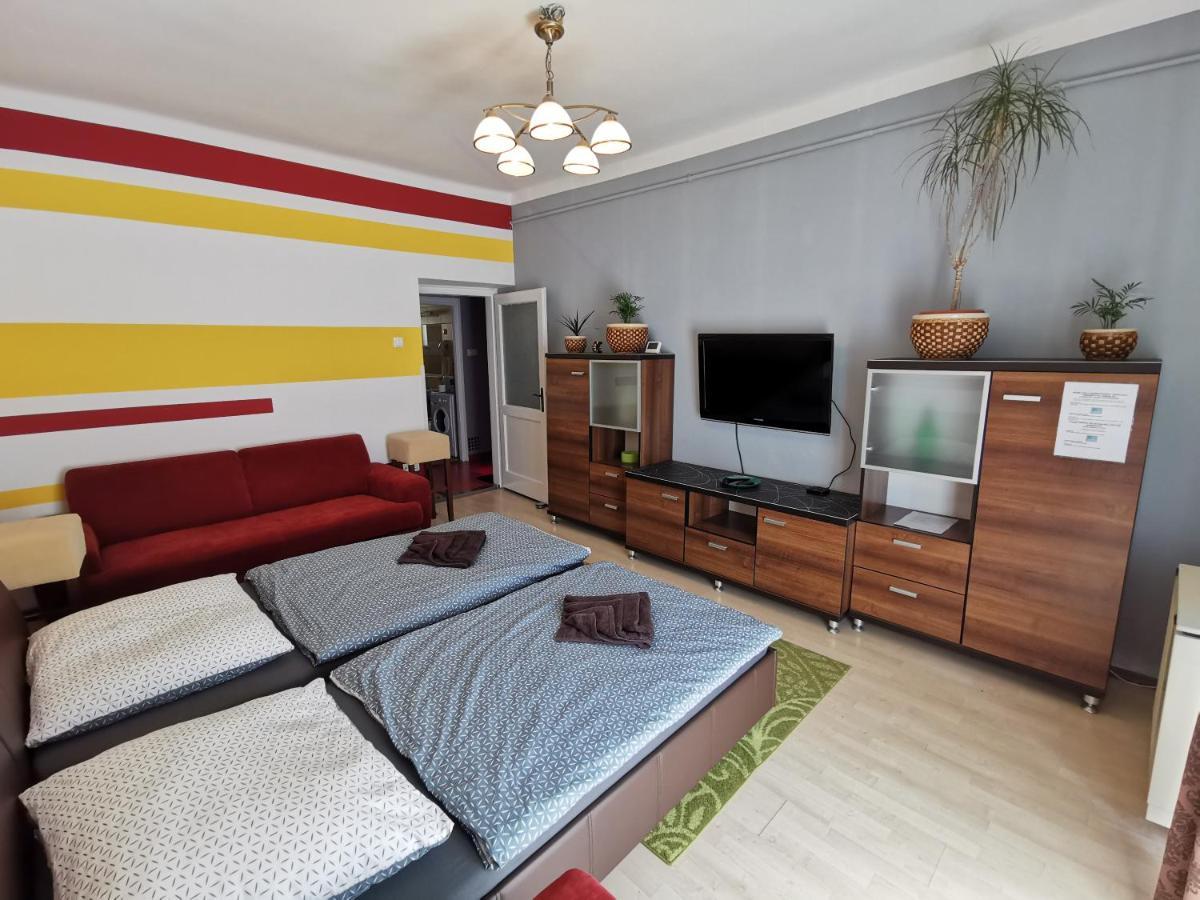 Smart Business Apartman Мисколк Екстериор снимка