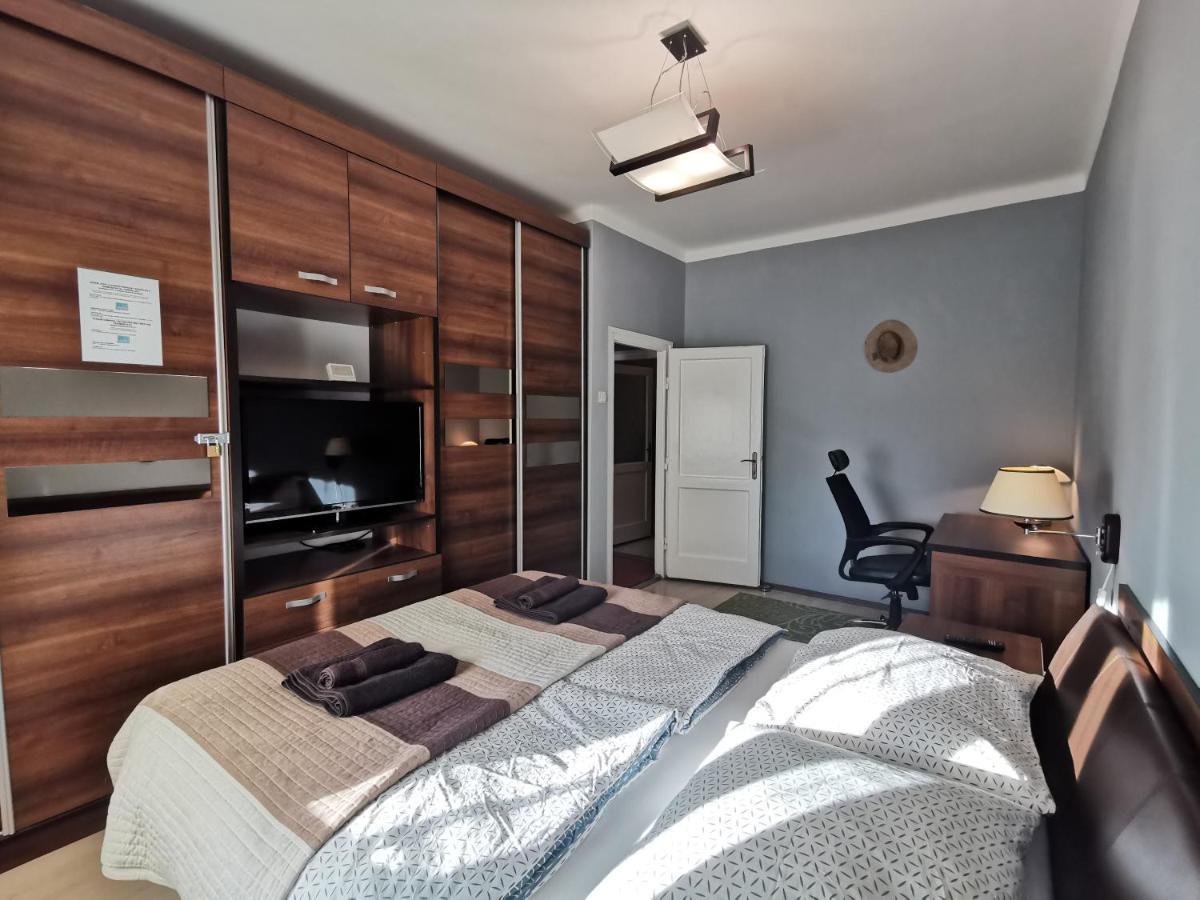 Smart Business Apartman Мисколк Екстериор снимка
