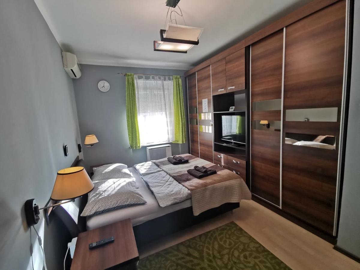 Smart Business Apartman Мисколк Екстериор снимка
